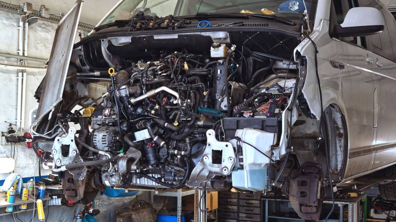 s_asr-motiv-van-offen-hebebuehne_7400455 Fahrzeugreparaturen | Autoservice Ritter & 1A Autowerk Markkleeberg