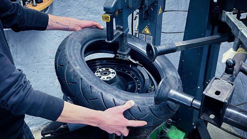 s_reifenwechsel_motorrad_img_1647 Motorrad Reifen- & Felgen Markkleeberg | Motorrad Ritter